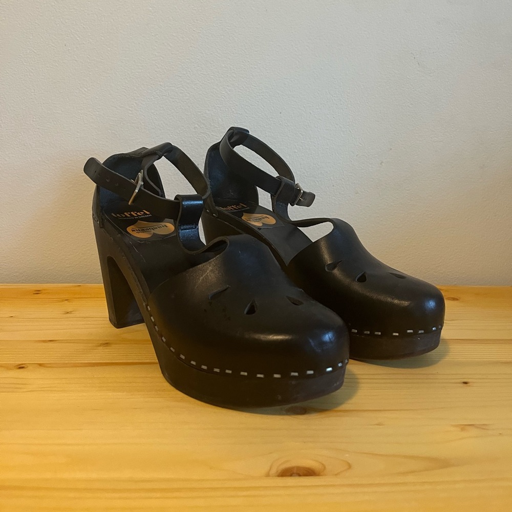 T- Strap Swedish hasbeens